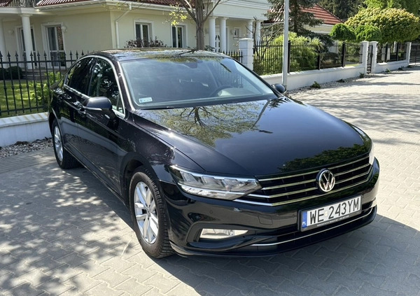 Volkswagen Passat cena 74899 przebieg: 168000, rok produkcji 2020 z Opatów małe 667